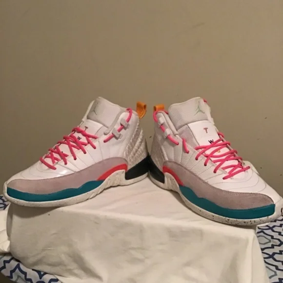 🔥😎JORDAN, unisex, size 5Y, new condition, see photos, these are immaculate 🔥